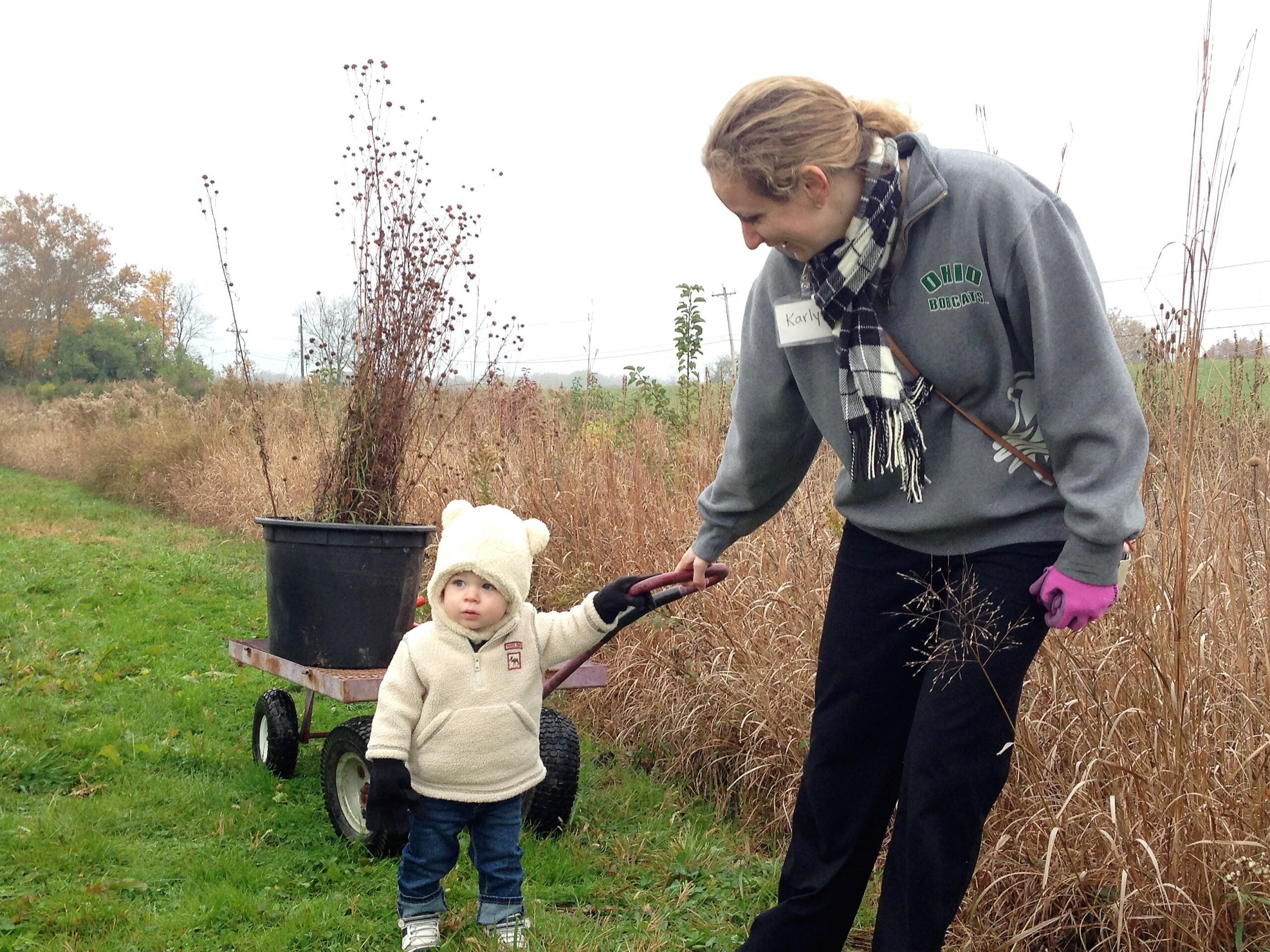 Having Fun, Serving Together: Restoring Native Habitat at the Zoo’s EcOhio Farm