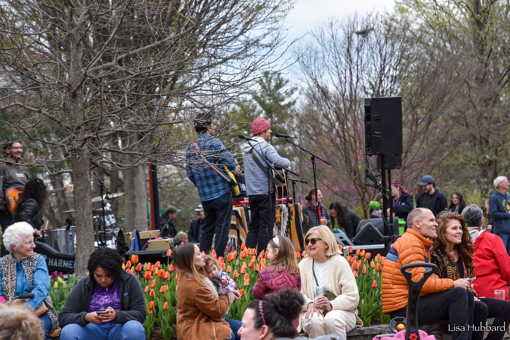 Tunes & Blooms is Happening Tonight at the Cincinnati Zoo & Botanical Garden